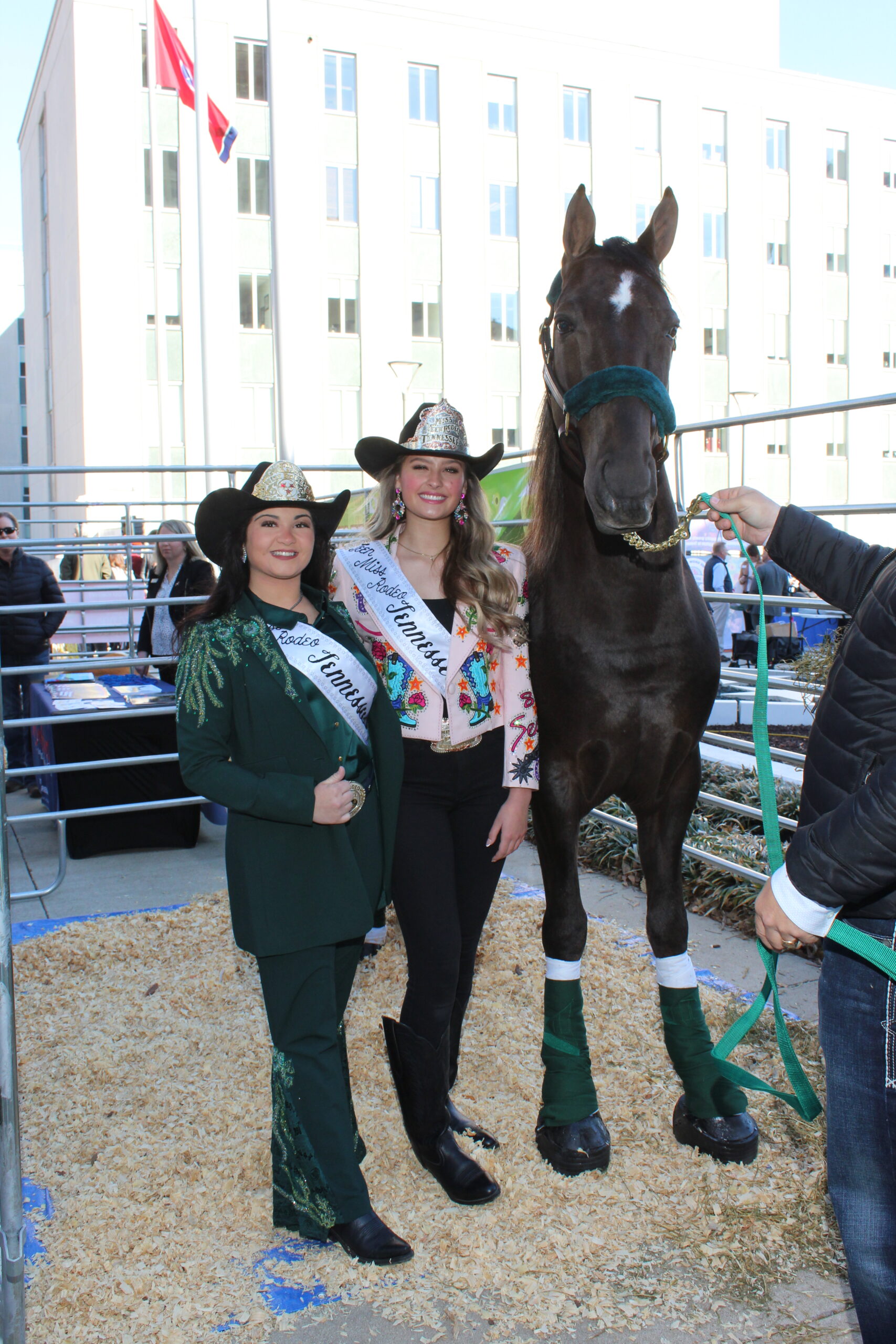 Tennessee Miss Rodeo (left) & Tennessee Teen Miss Roseo (right